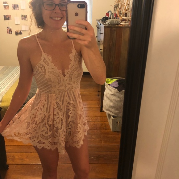 Blush Lace Tie Back Romper - Picture 6 of 6